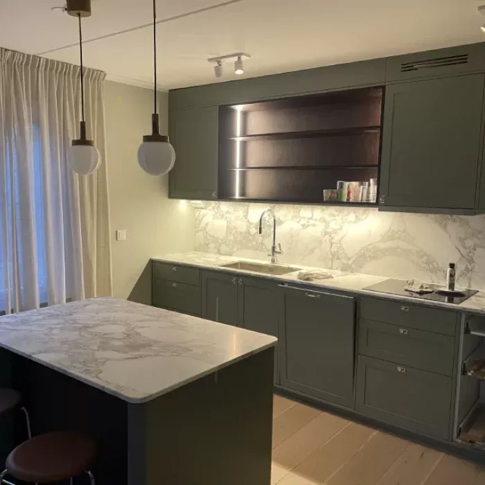 Elektriker drar ny el vid köksrenovering i Tyresö